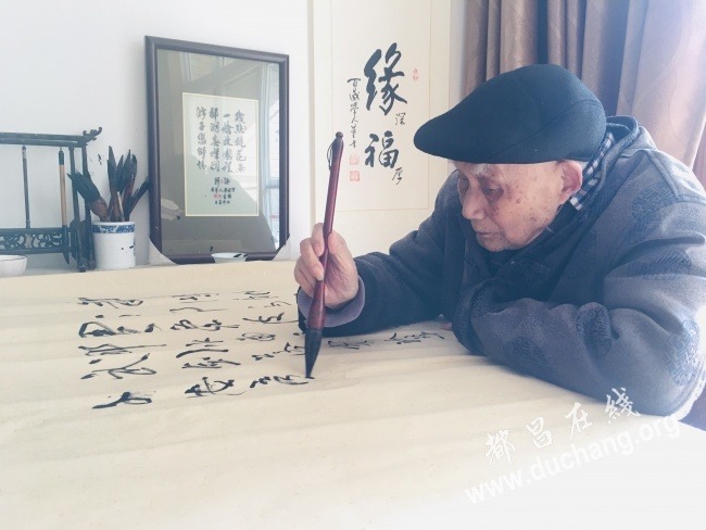 䶭