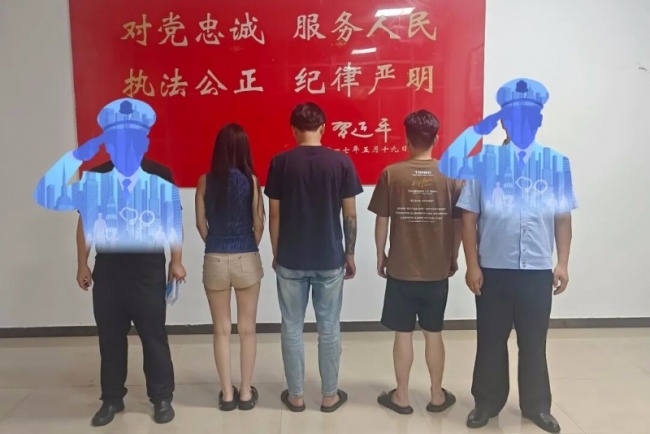 ɨ